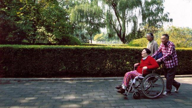 On a daily basis Ling’s parents would push her in a wheelchair onto public buses to an exercise centre.