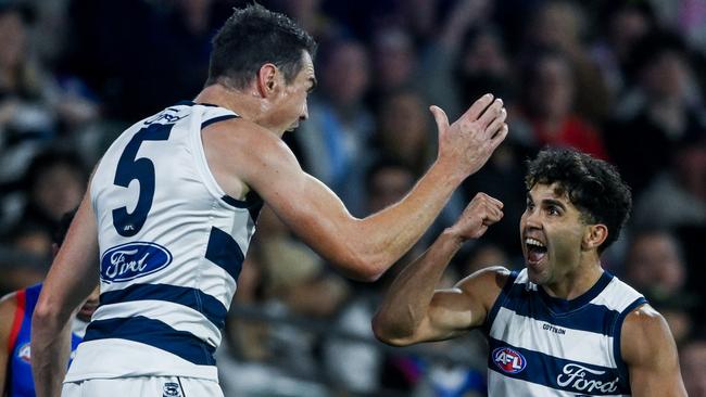 ADELAIDE, AUSTRALIA - APRIL 06:  Tyson Stengle of the Cats   kicks a goal with  Jeremy Cameron of the Cats during the round four AFL match between Western Bulldogs and Geelong Cats at Adelaide Oval, on April 06, 2024, in Adelaide, Australia. (Photo by Mark Brake/Getty Images)