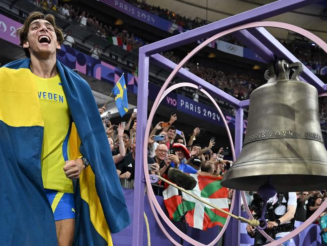 Sweden's Armand Duplantis celebrates winning the men's pole vault final and setting the new world record of 6.25m during the athletics event at the Paris 2024 Olympic Games at Stade de France in Saint-Denis, north of Paris, on August 5, 2024. (Photo by Ben STANSALL / AFP)