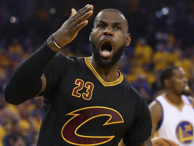 OAKLAND, CA - JUNE 12: LeBron James #23 of the Cleveland Cavaliers reacts after a dunk against the Golden State Warriors in Game 5 of the 2017 NBA Finals at ORACLE Arena on June 12, 2017 in Oakland, California. NOTE TO USER: User expressly acknowledges and agrees that, by downloading and or using this photograph, User is consenting to the terms and conditions of the Getty Images License Agreement.   Ezra Shaw/Getty Images/AFP == FOR NEWSPAPERS, INTERNET, TELCOS & TELEVISION USE ONLY ==