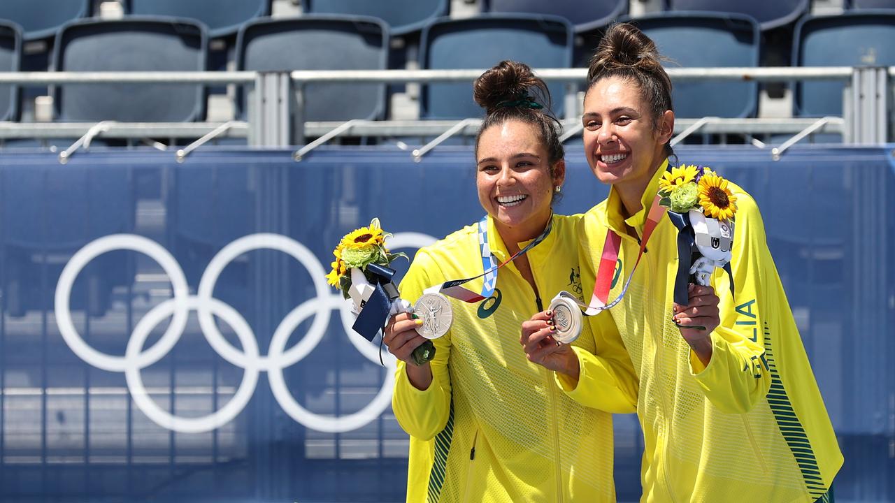 TOKYO, JAPAN – AUGUST 06: Silver medallists Mariafe Artacho del Solar and Taliqua Clancy of Team Australia pose during the medal ceremony for the Women's Beach Volleyball on day fourteen of the Tokyo 2020 Olympic Games at Shiokaze Park on August 06, 2021 in Tokyo, Japan. (Photo by Elsa/Getty Images)