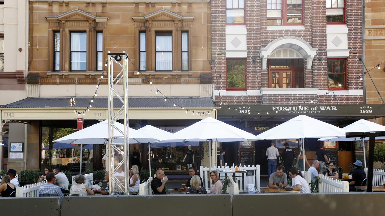 Alfresco dining became popular when the city eased out of the second Sydney lockdown. Picture: Jonathan Ng