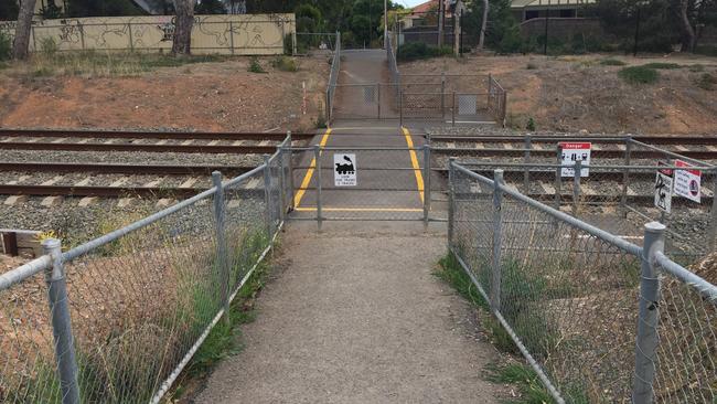 The railway crossing to be closed at Pine Ave, Seacliff. Picture: Eugene Boisvert