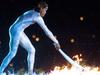 Cathy Freeman ignites the Olympic flame during the opening ceremony for the Summer Olympics at Olympic Stadium in Sydney. (AP Photo/Victoria Arocho). Olympic Games. 15/09/2000