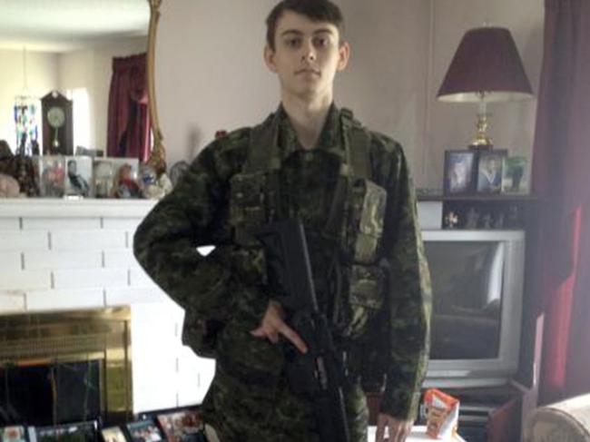 Bryer Schmegelsky dressed in army fatigues brandishing an Airsoft replica machine gun. Picture: Supplied