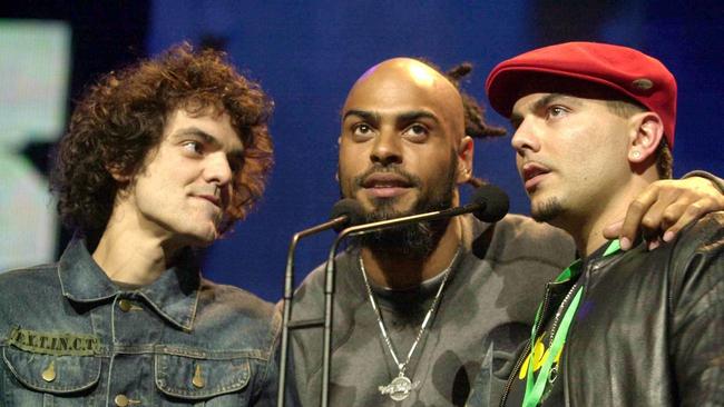 1200 Techniques on stage at the 2002 ARIA Awards. L-R: Simon Foretti (aka guitarist Kemstar), MC N’a Jones and Jason Foretti (aka DJ Peril). Picture: AAP