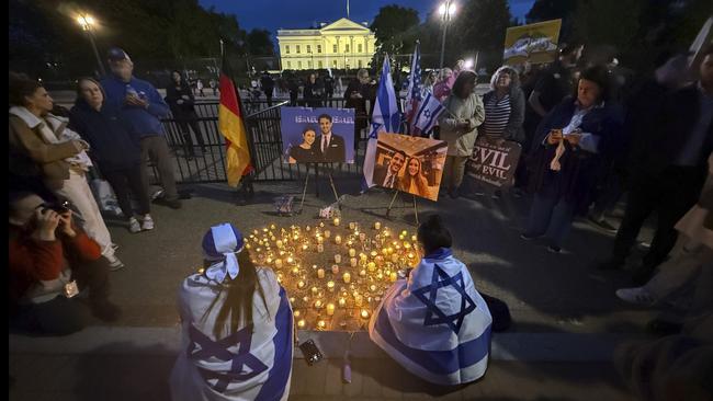 A candlelight vigil outside the White House after the murder of Israeli embassy staffers Yaron Lischinsky and Sarah Milgrim. AP Photo/Jose Luis Magana