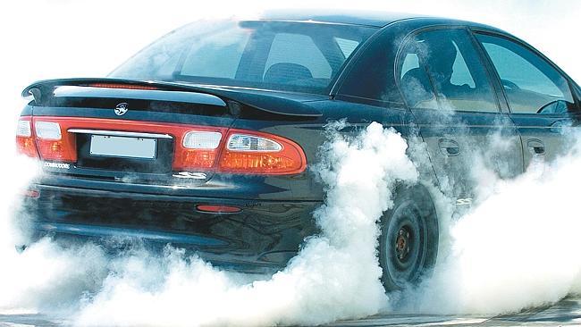 N01ms999a1 hoon car for page 1; smoking wheels, burnout, burn out, hoons, dangerous driving, commodore,