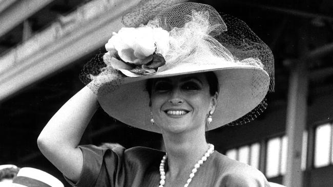 1990. Primrose Dunlop at the Melbourne Cup. (Racing fashion) [Herald Sun 07/11/1990]