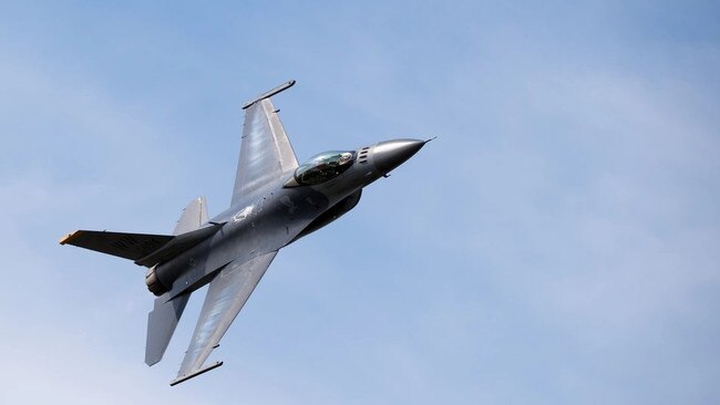 An F-16.