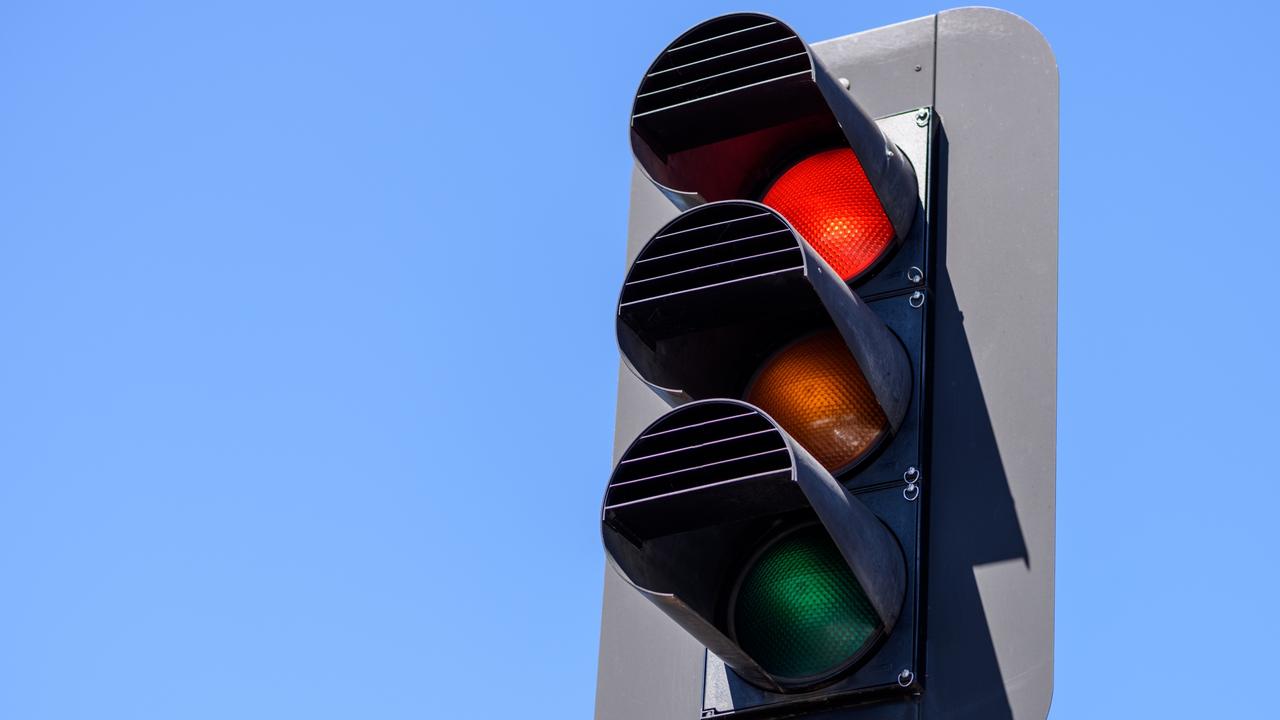 ‘I love you’: DV offender’s daring sunroof move at traffic lights