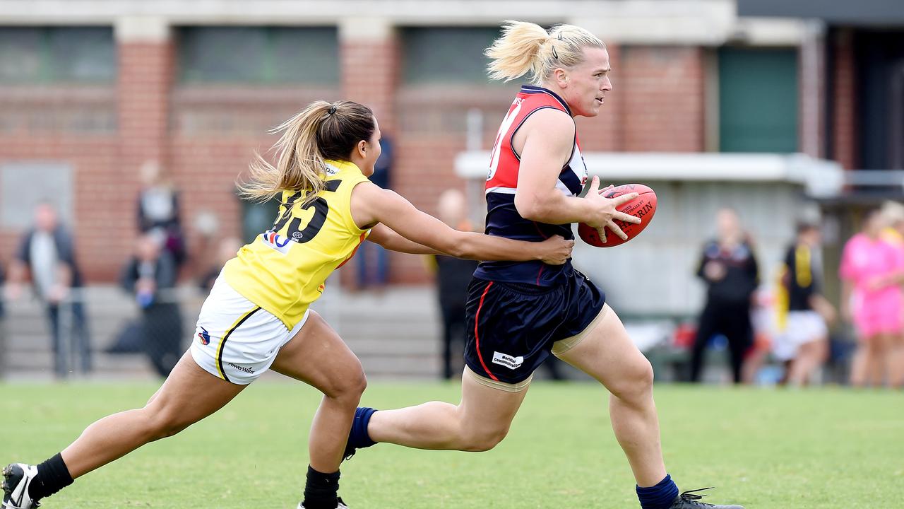 Hannah Mouncey (right) in action for Darebin. Picture: Nicole Garmston