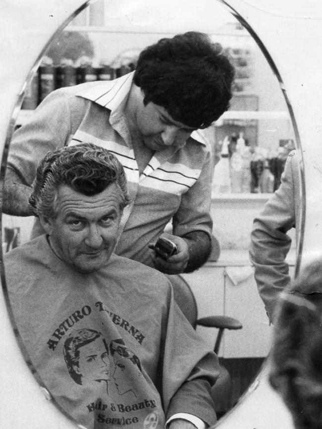 Bob Hawke getting a free haircut during a meet-the-public walk in 1977.