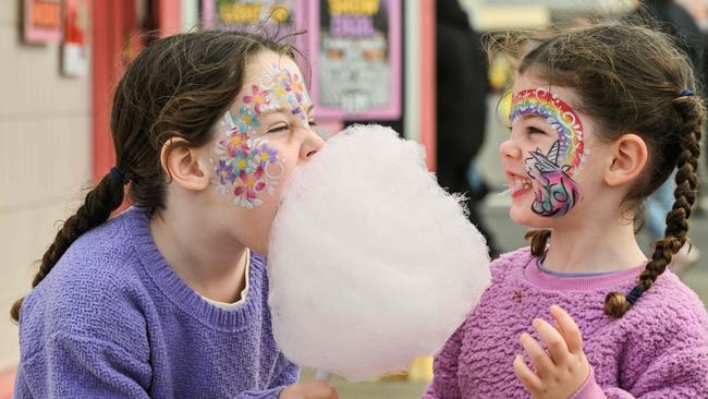 Isla 5 and Isabella, 3. Picture: Brenton Edwards