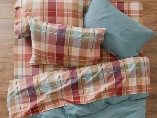 Introduce a country vibe into your bedroom.