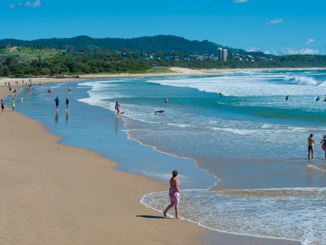 holiday makers enjoy northwall beach coffs harbour. .07 January 2016  Photo  Trevor Veale/Coffs Coast Advocate