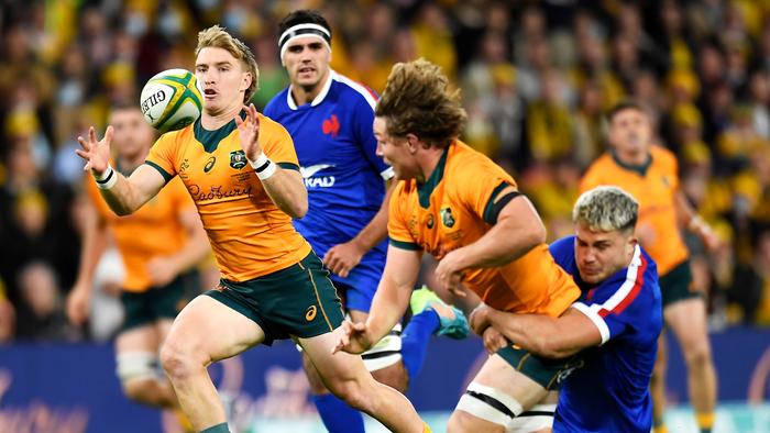 BRISBANE, AUSTRALIA - JULY 17: Tate McDermott of the Wallabies catches a pass from Michael HooperÂ of the Wallabies to score a try during the International Test Match between the Australian Wallabies and France at Suncorp Stadium on July 17, 2021 in Brisbane, Australia. (Photo by Albert Perez/Getty Images)