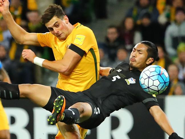 MELBOURNE, AUSTRALIA - SEPTEMBER 05:  Tomi Juric of the Socceroos has his shot on goal deflected by Adison Promrak of  Thailand and past goalkeeper Sinthaweechai Hathairattanakool of Thailand during the 2018 FIFA World Cup Qualifier match between the Australian Socceroos and Thailand at AAMI Park on September 5, 2017 in Melbourne, Australia.  (Photo by Scott Barbour/Getty Images)