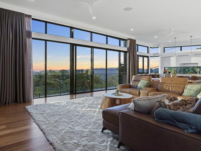 2 Tarlington Rd, Lower Beechmont.