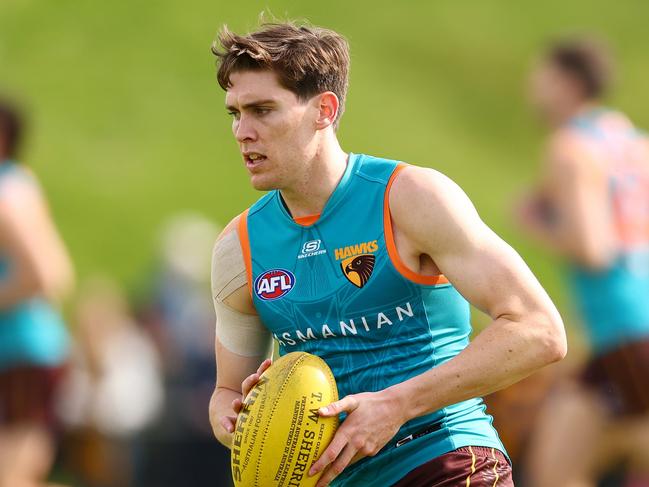 MELBOURNE, AUSTRALIA - SEPTEMBER 11: Will Day of the Hawks trains during a Hawthorn Hawks AFL training session at Waverley Park on September 11, 2024 in Melbourne, Australia. (Photo by Morgan Hancock/Getty Images)