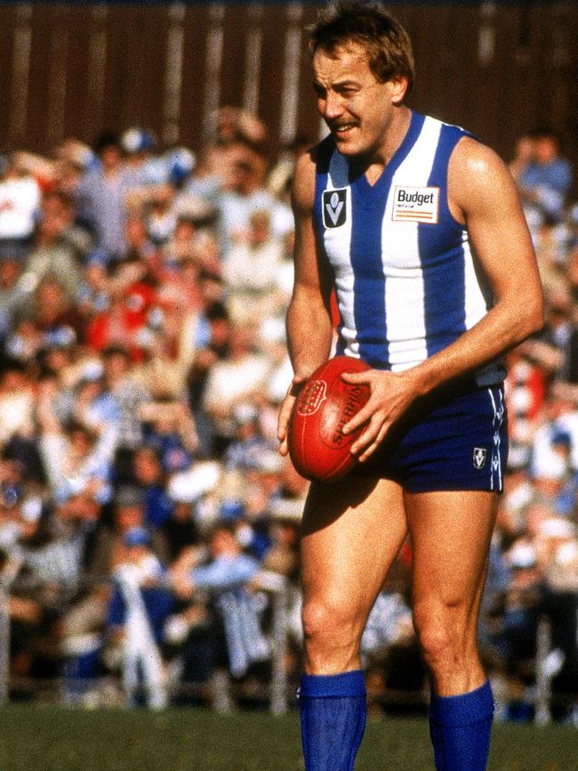 Malcolm Blight lines up for a goal for North Melbourne. Picture: Getty Images)