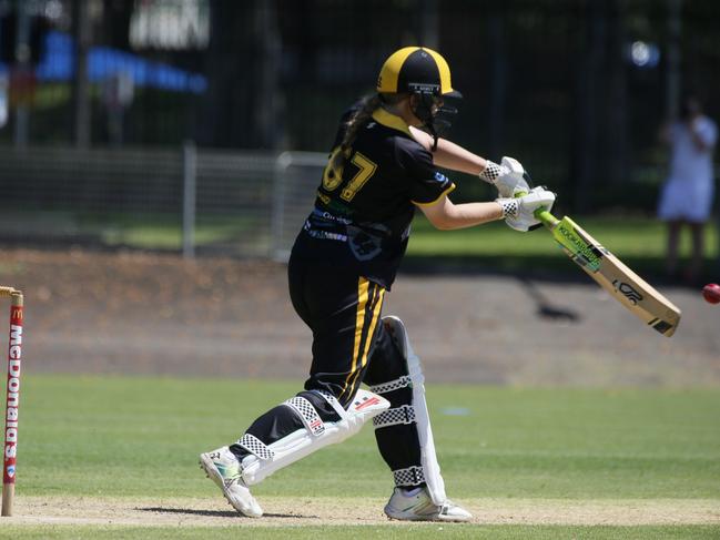 Abigail Whiting drives for Blacktown. Picture Warren Gannon Photography