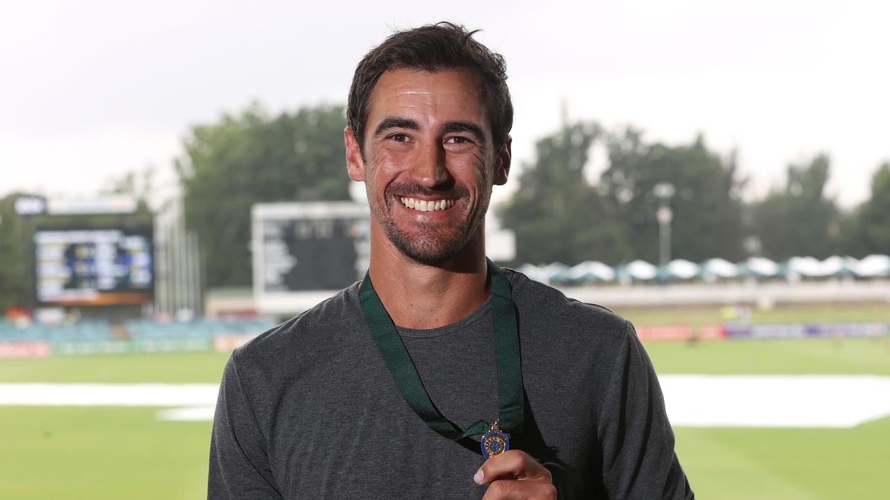 Mitchell Starc poses with the Allan Border Medal. Photo by Mark Kolbe/Getty Images