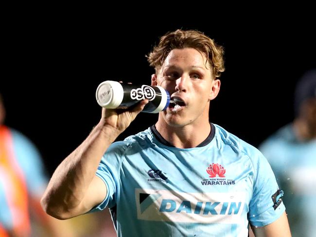 Waratahs captain Michael Hooper takes a break prior to the Round 12 Super Rugby match between the NSW Waratahs and the Blues at Brookvale Oval in Sydney on Saturday, May 5, 2018. (AAP Image/Jeremy Ng) NO ARCHIVING, EDITORIAL USE ONLY