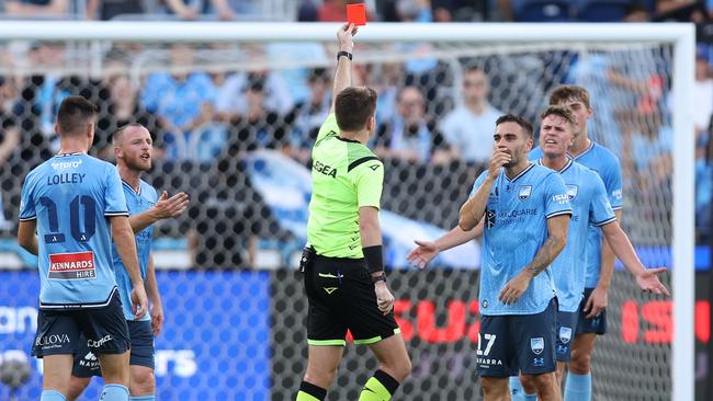 Sydney FC show bravery with 10 men