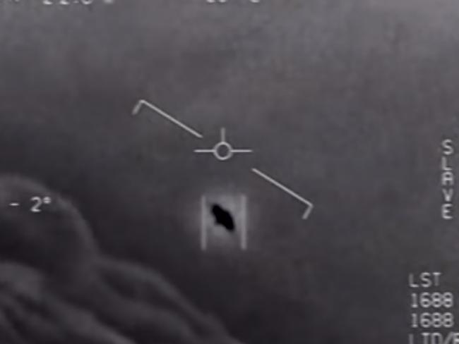 TOPSHOT - This video grab image obtained April 28, 2020 courtesy of the US Department of Defense shows part of an unclassified video taken by Navy pilots that have circulated for years showing interactions with "unidentified aerial phenomena". - The Pentagon has officially released three videos taken by US Navy pilots showing mid-air encounters with what appear to be UFOs. The grainy black and white footage had previously been leaked and the Navy had acknowledged they were Navy videos.The Department of Defense said April 27, 2020 it was "releasing the videos in order to clear up any misconceptions by the public on whether or not the footage that has been circulating was real, or whether or not there is more to the videos." (Photo by Handout / DoD / AFP) / RESTRICTED TO EDITORIAL USE - MANDATORY CREDIT "AFP PHOTO /US DEPARTMENT OF DEFENSE/HANDOUT " - NO MARKETING - NO ADVERTISING CAMPAIGNS - DISTRIBUTED AS A SERVICE TO CLIENTS