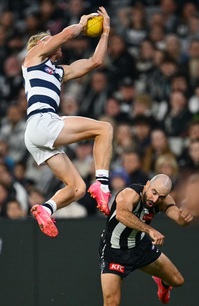 Ollie Dempsey flies high to take a screamer. Picture: Quinn Rooney/Getty Images