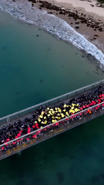 Primary School celebrates reconciliation week on Barwon Heads bridge