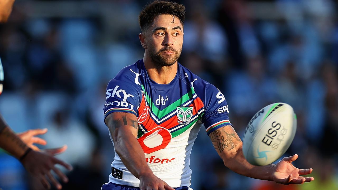 SYDNEY, AUSTRALIA - MAY 08: Shaun Johnson of the Warriors passes during the round nine NRL match between the Cronulla Sharks and the New Zealand Warriors at PointsBet Stadium, on May 08, 2022, in Sydney, Australia. (Photo by Cameron Spencer/Getty Images)