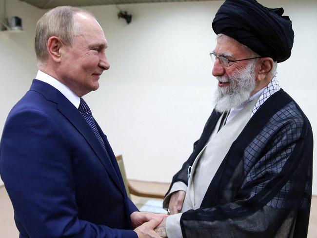 A handout photo provided by the Iranian Supreme Leader Ayatollah Ali Khamenei's office shows him (R) receiving Russian President Vladimir Putin in Tehran, on July 19, 2022. - Russian President Vladimir Putin arrived in Tehran for talks on the Syrian war at a three-way summit overshadowed by fallout from his country's war on Ukraine. (Photo by KHAMENEI.IR / AFP) / === RESTRICTED TO EDITORIAL USE - MANDATORY CREDIT "AFP PHOTO / HO / KHAMENEI.IR" - NO MARKETING NO ADVERTISING CAMPAIGNS - DISTRIBUTED AS A SERVICE TO CLIENTS ===