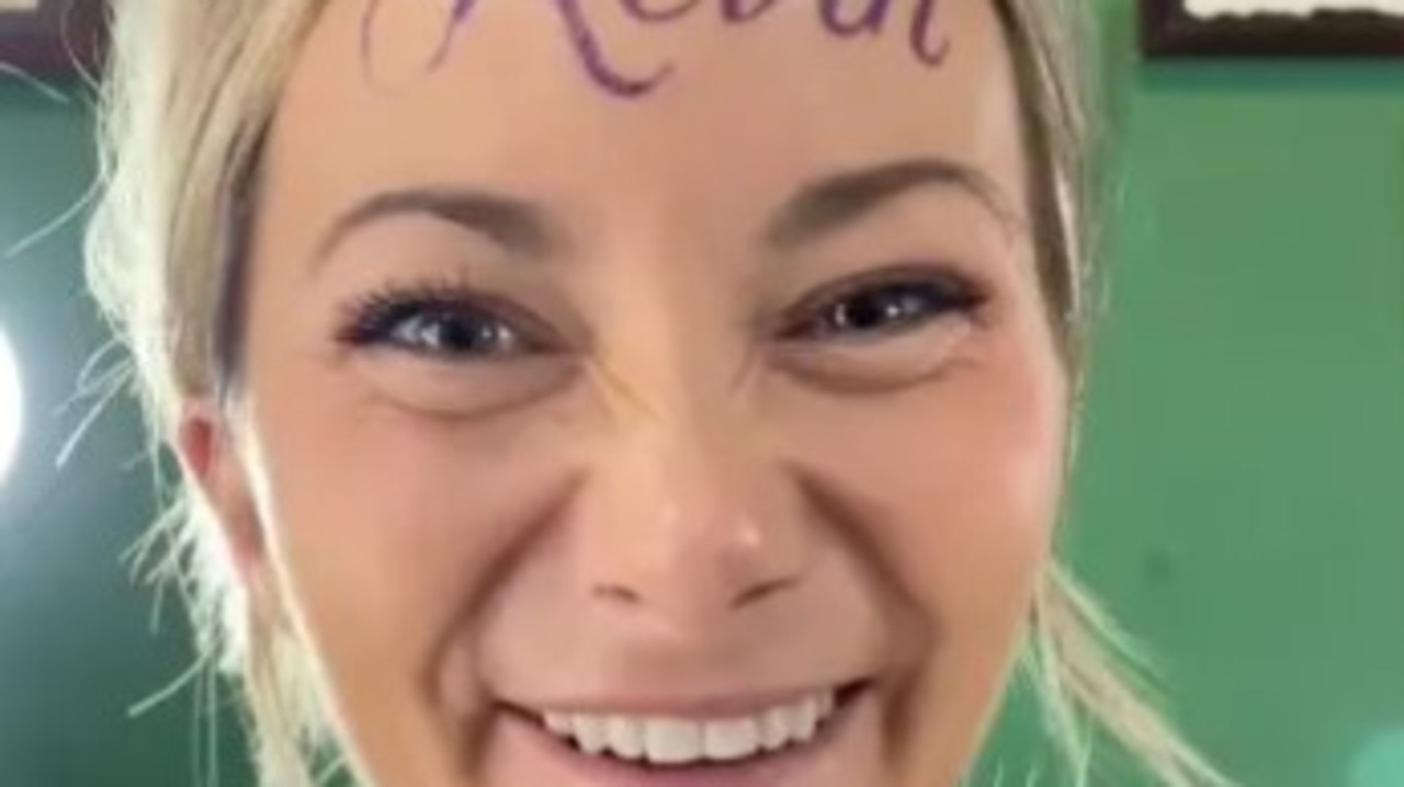 Viral Video: UK Woman Gets Boyfriend's Name Tattooed On Her Forehead:  ''Yes, It's Real