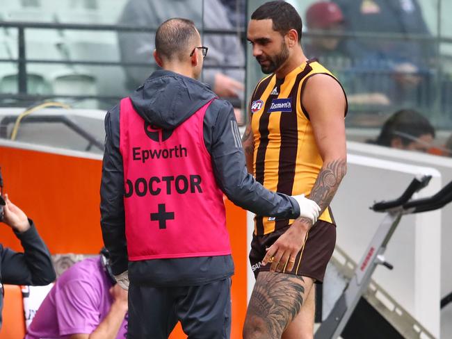 MELBOURNE, AUSTRALIA - MARCH 31: Shaun Burgoyne of the Hawks leaves the field injured during the round two AFL match between the Hawthorn hawks and the Western Bulldogs at Melbourne Cricket Ground on March 31, 2019 in Melbourne, Australia. (Photo by Scott Barbour/AFL Photos/Getty Images)