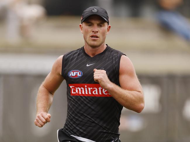 NCA. MELBOURNE, AUSTRALIA. 6th February, 2025 . Collingwood training at Olympic Park.   Tom Mitchell of the Magpies runs laps   .  Picture: Michael Klein