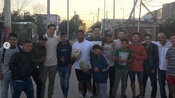 Will Genia visits underprivileged kids in Buenos Aires.