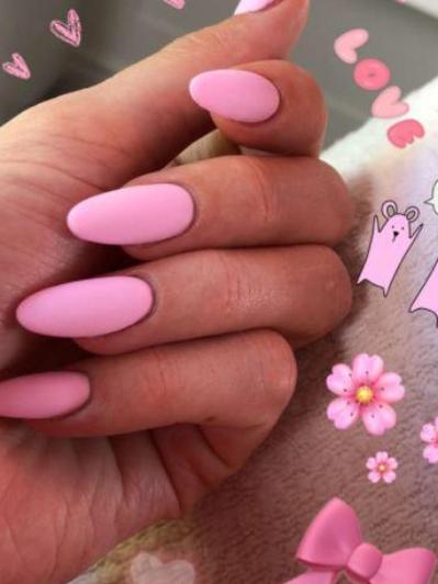 Kylie Jenner’s pink and pointy nails.