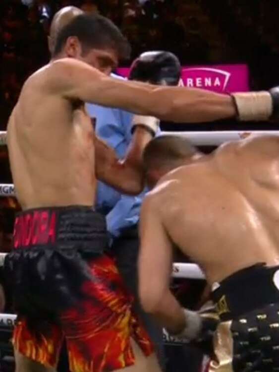 The elbow from Fundora opened Tszyu up. Photo: Fox Sports