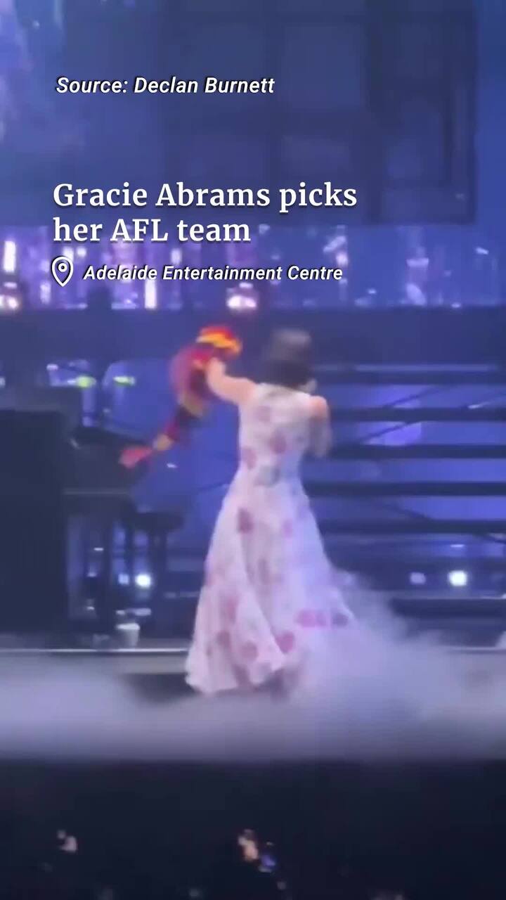 Gracie Abrams picks her AFL team during Adelaide concert