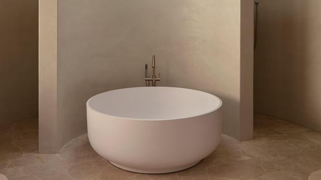 The circular bath tub is a work of art. Photo: David Chatfield. Image supplied by Graya.