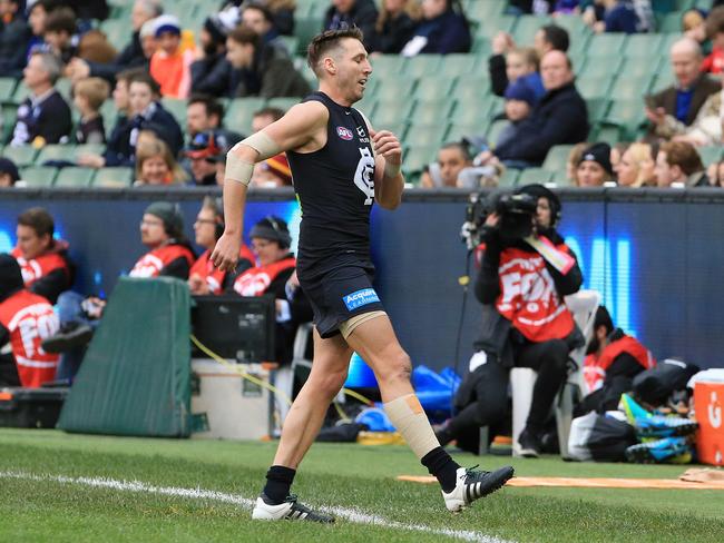 Dale Thomas limps off with a calf injury. Picture: Wayne Ludbey