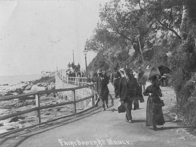 Marine Parade between Manly Beach and Fairy Bower. Photo Northern Beaches Library