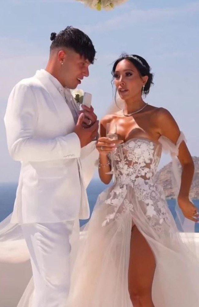 Fans thought Scarlet Vas was 'naked' on her wedding day when the windy weather blew her dress open. Picture: TikTok/ScarletVas