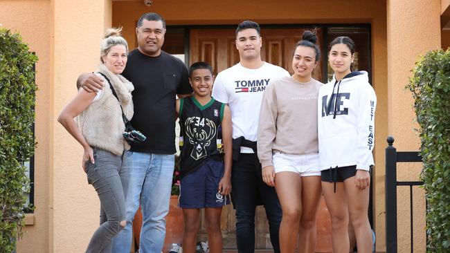 Toutai Kefu with his wife Rachel and 4 of his 5 kids Isaac, 13, Joshua, 21, Olivia, 19 and Lucia, 15, (Maddison, 18 missing), Coorparoo. Picture: Liam Kidston