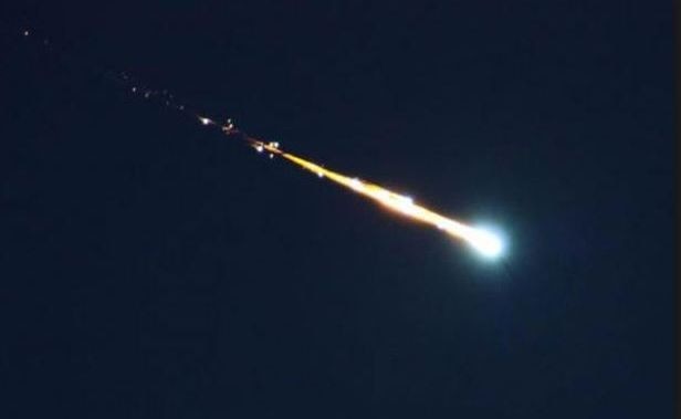 Falling satellite the cause of bright light in the sky | Daily Telegraph