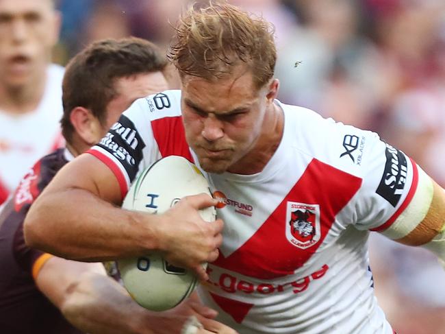 BRISBANE, AUSTRALIA - SEPTEMBER 09:  Jack De Belin of the Dragons is tackled during the NRL Elimination Final match between the Brisbane Broncos and the St George Illawarra Dragons at Suncorp Stadium on September 9, 2018 in Brisbane, Australia.  (Photo by Chris Hyde/Getty Images)