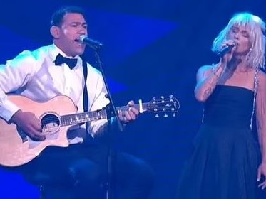 Dale Finucane performing at the 2023 Dally M awards alongside singer Michaela Baranov. Picture: Fox Sports