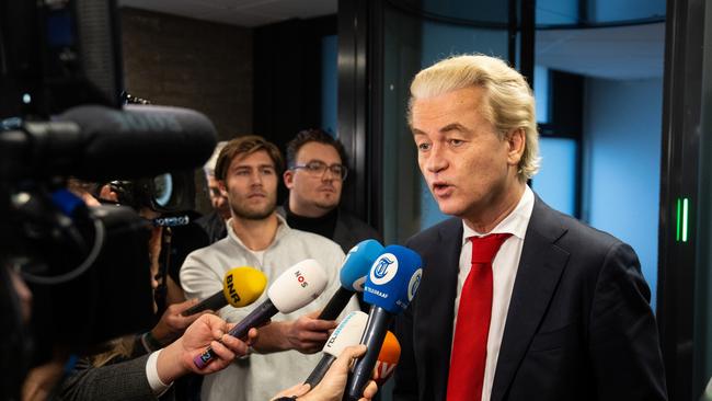 Geert Wilders speaks to the press.